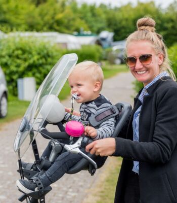 Natuurlijk gaat ook de kleine mee op de fiets
