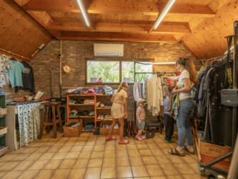 In de oude bakkerij op Camping de Meulinge stellen we een ruimte beschikbaar voor de verkoop van tweedehands spulletjes.